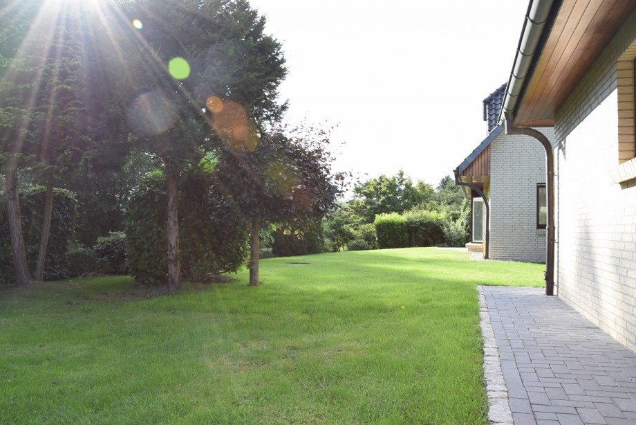 Gro�er Gartenbereich Einfamilienhaus Hamburg