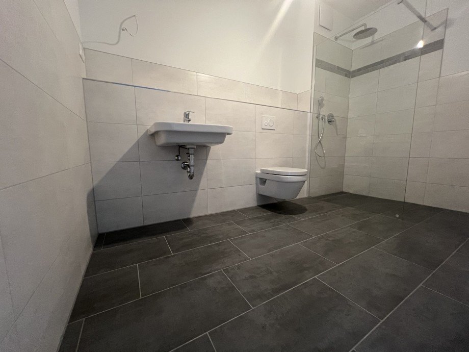 Badezimmer mit Dusche Erdgeschosswohnung Wacken
