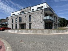 Vorderansicht 02 Helle Dachgeschosswohnung mit umlaufender Dachterrasse